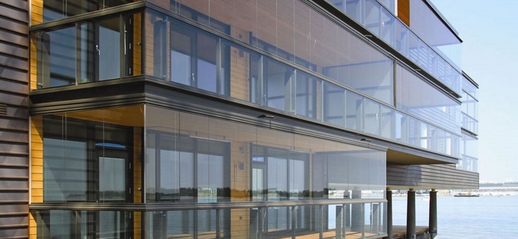Frameless Glass Balcony – project photo 2